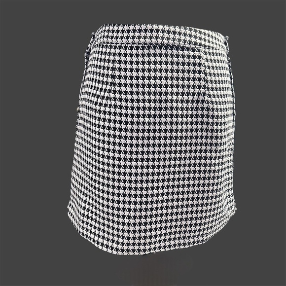 Sugarlips Black and White Houndstooth Mini Pencil Skirt - Picture 4 of 7